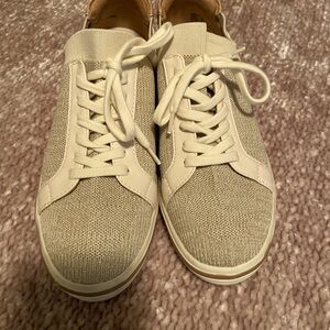 Kelly & Katie Everly sneaker. Size 8. Rose gold and off white.